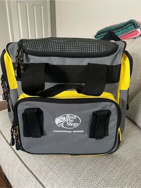 Bass Pro Shops Fisherman Series tackle bag